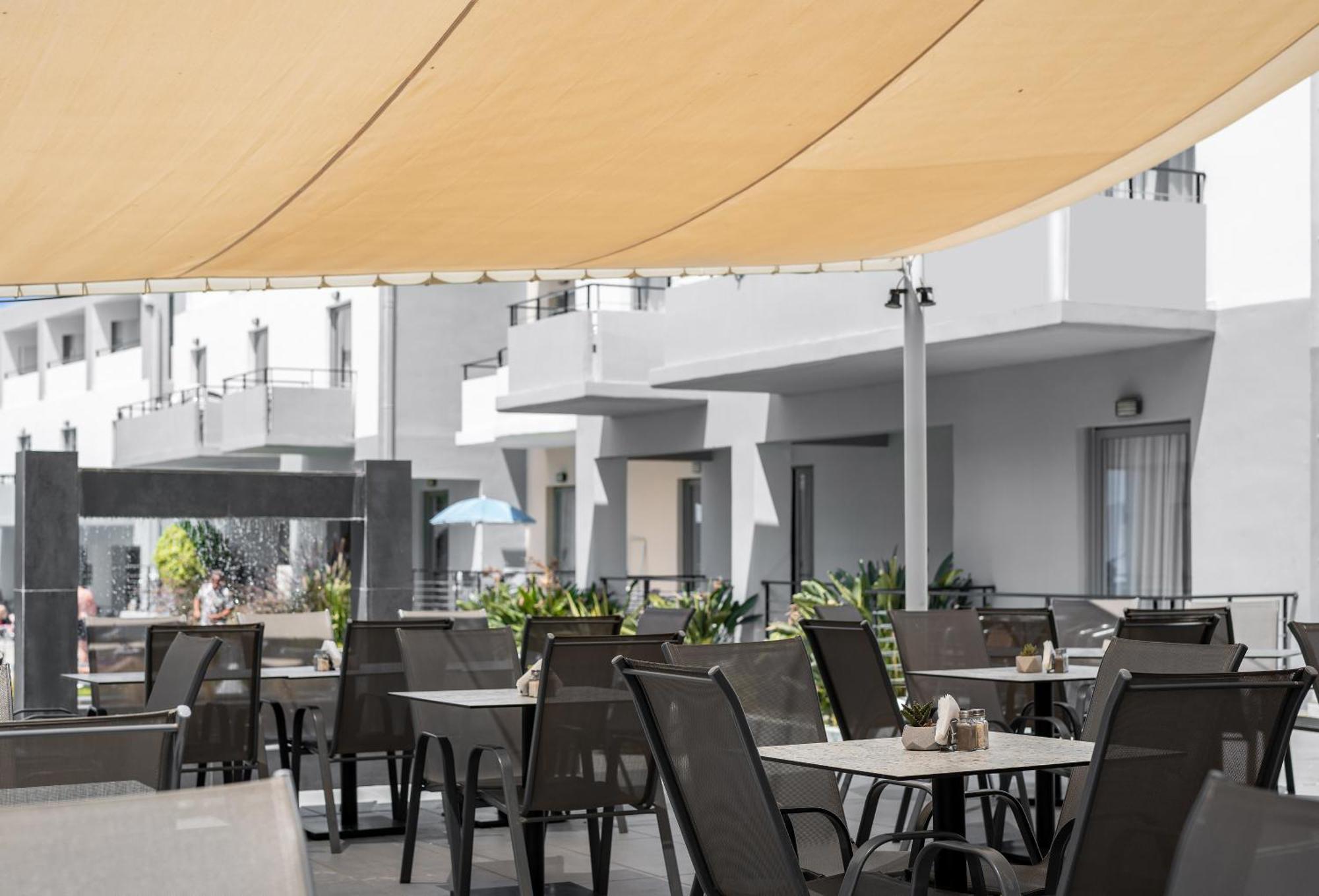 Sunrise Village Hotel Platanés
