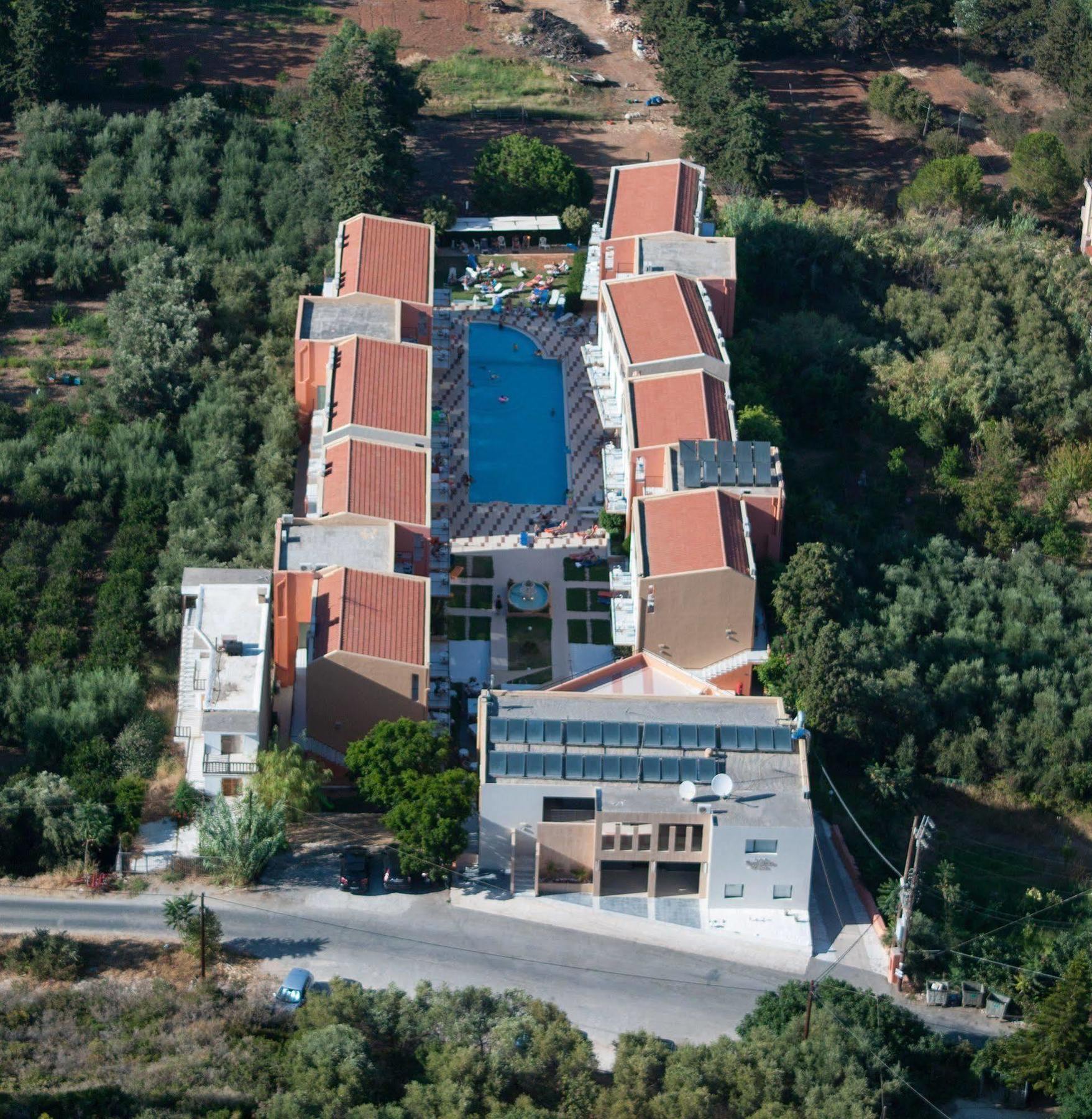 Sunrise Village 3* Platanés