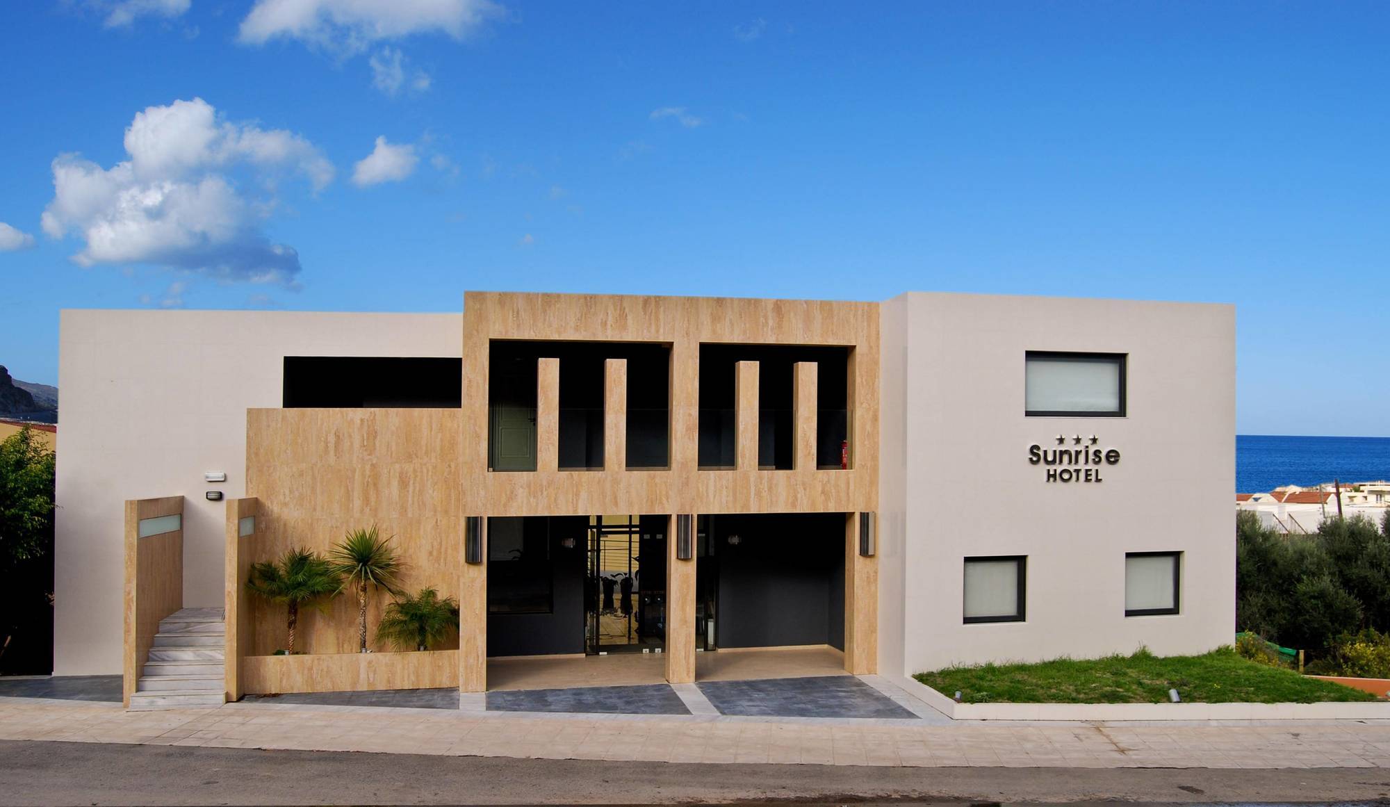 Sunrise Village Hotel Platanés